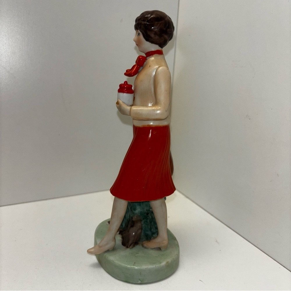 Tupperware Series II ceramic “Tupperware Lady” art deco style figurine - Picture 2 of 7